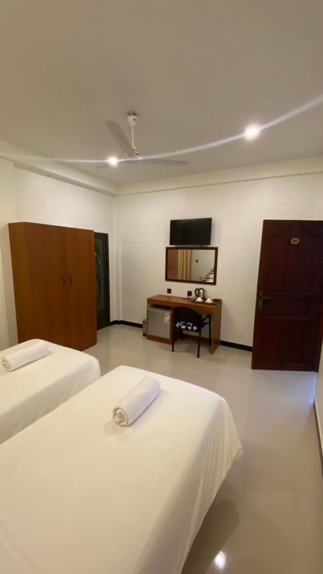 Beach Walk Villa Maldives Gulhi Bilik gambar