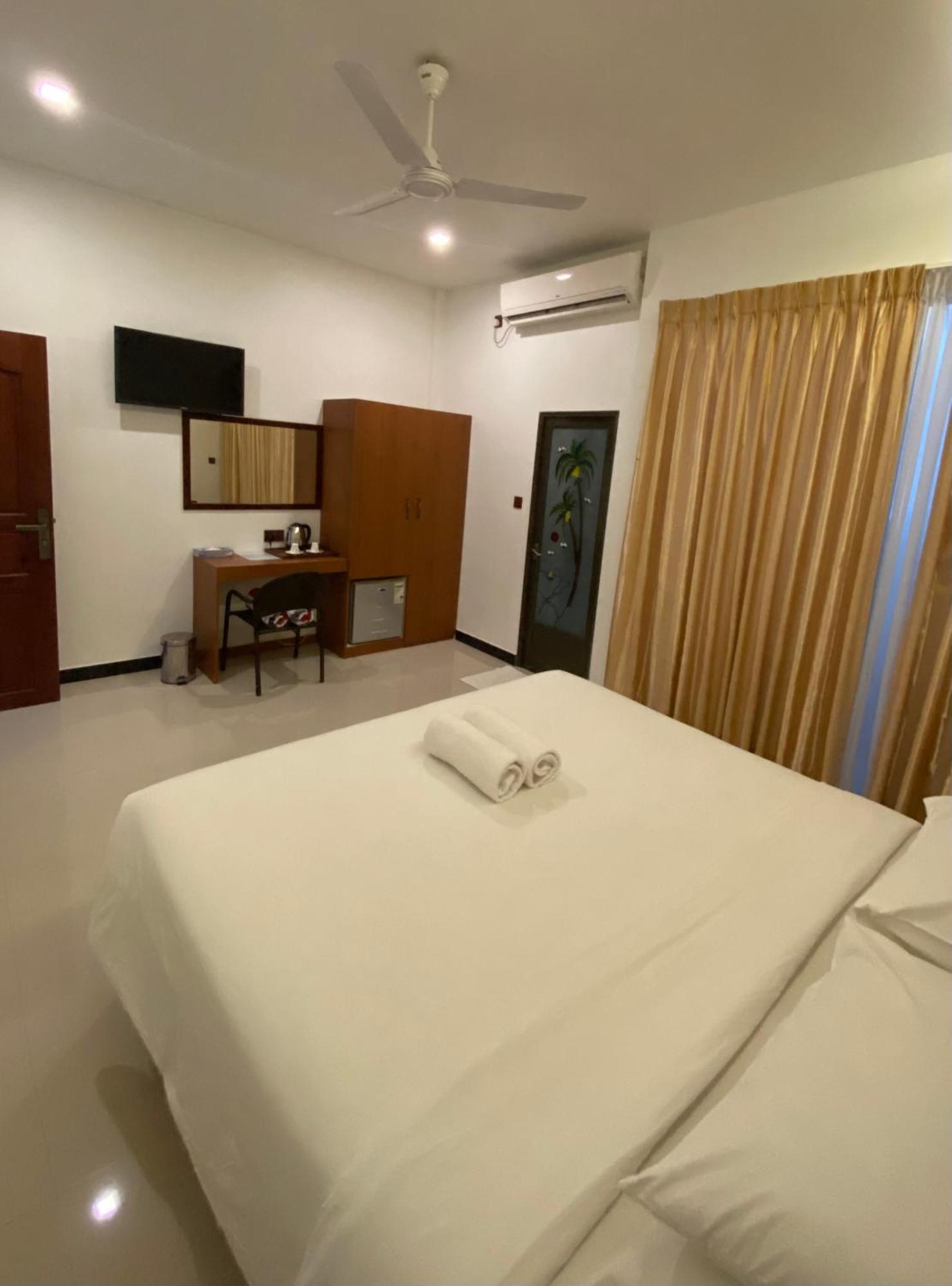 Beach Walk Villa Maldives Gulhi Bilik gambar